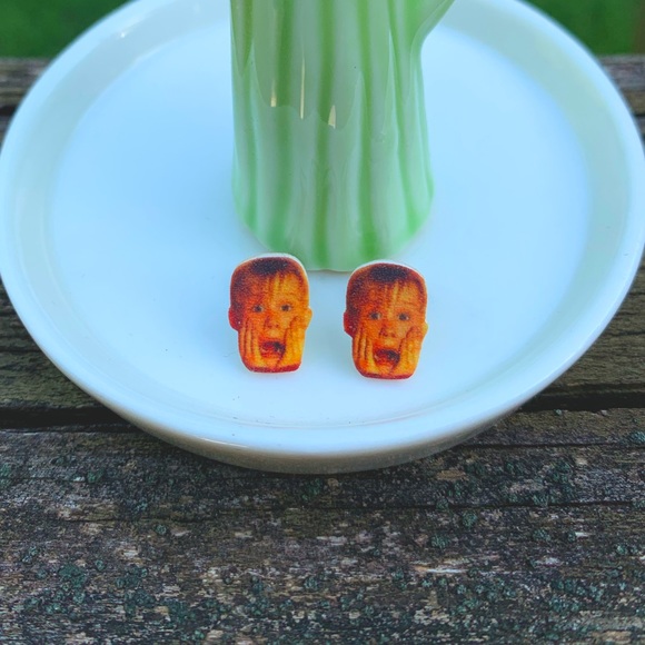 Kevin McCallister Home Alone Scream Stud Earrings - Picture 1 of 3